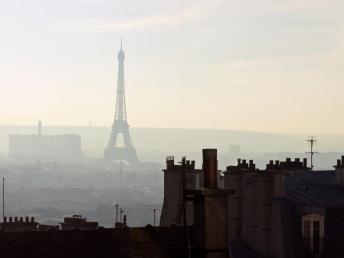pollution Paris d161208 from Montmartre trimmed.jpg