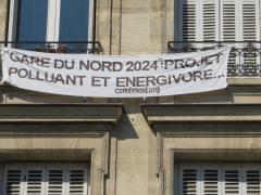 Banderoles sur immeubles contre &quot;Gare du Nord 2024&quot; img_1385.jpg