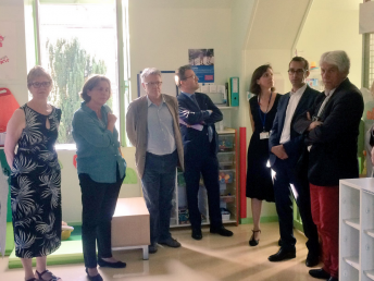Inauguration de la crèche hôpital St Louis Mars 2017 kyklos.png